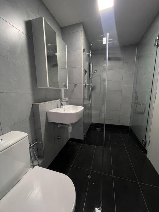 Apartemen Jesselton Quay,2br,4-5pax,mountain View