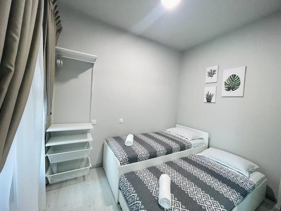 Jesselton Quay,2br,4-5pax,mountain View Apartemen
